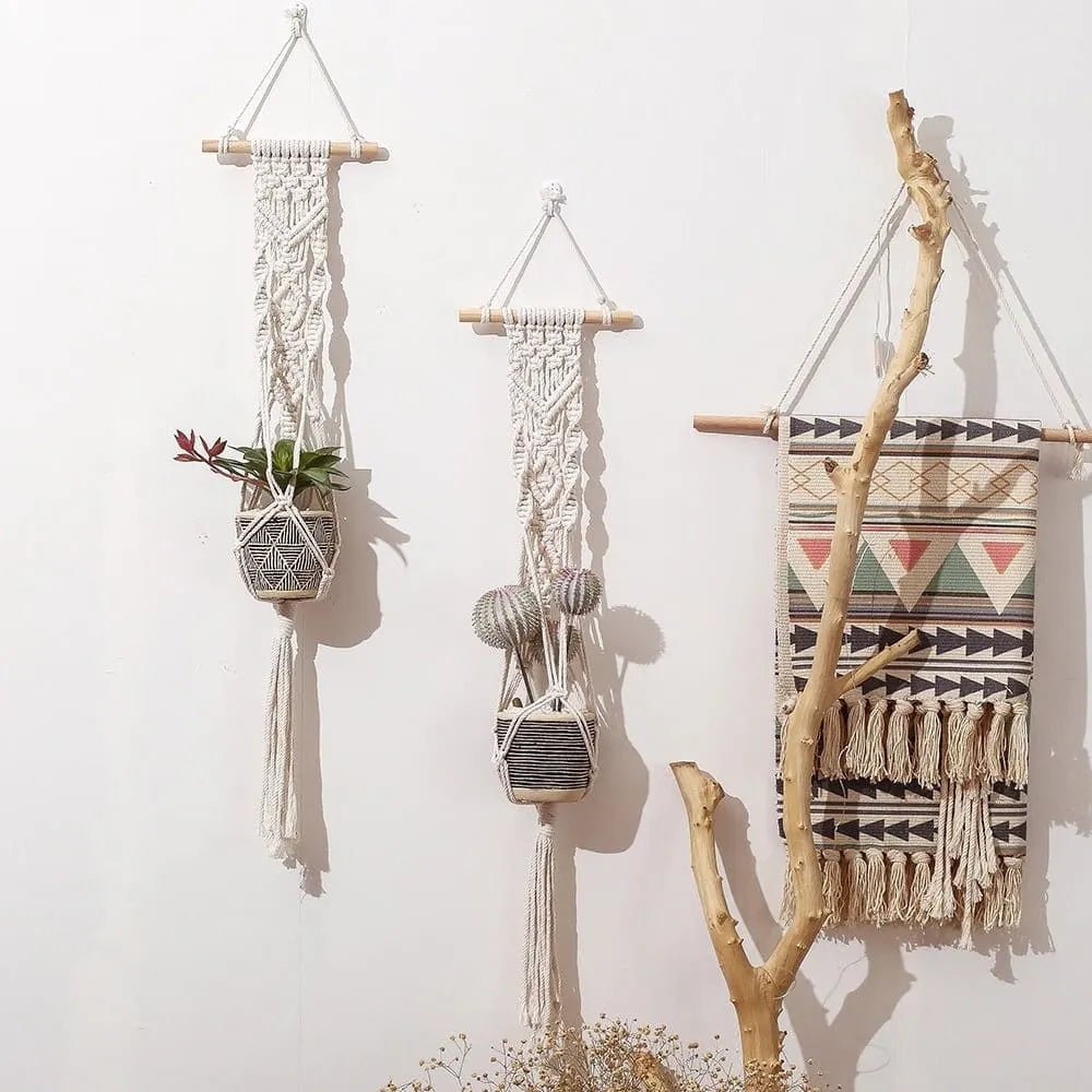 Simple macrame plant hanger