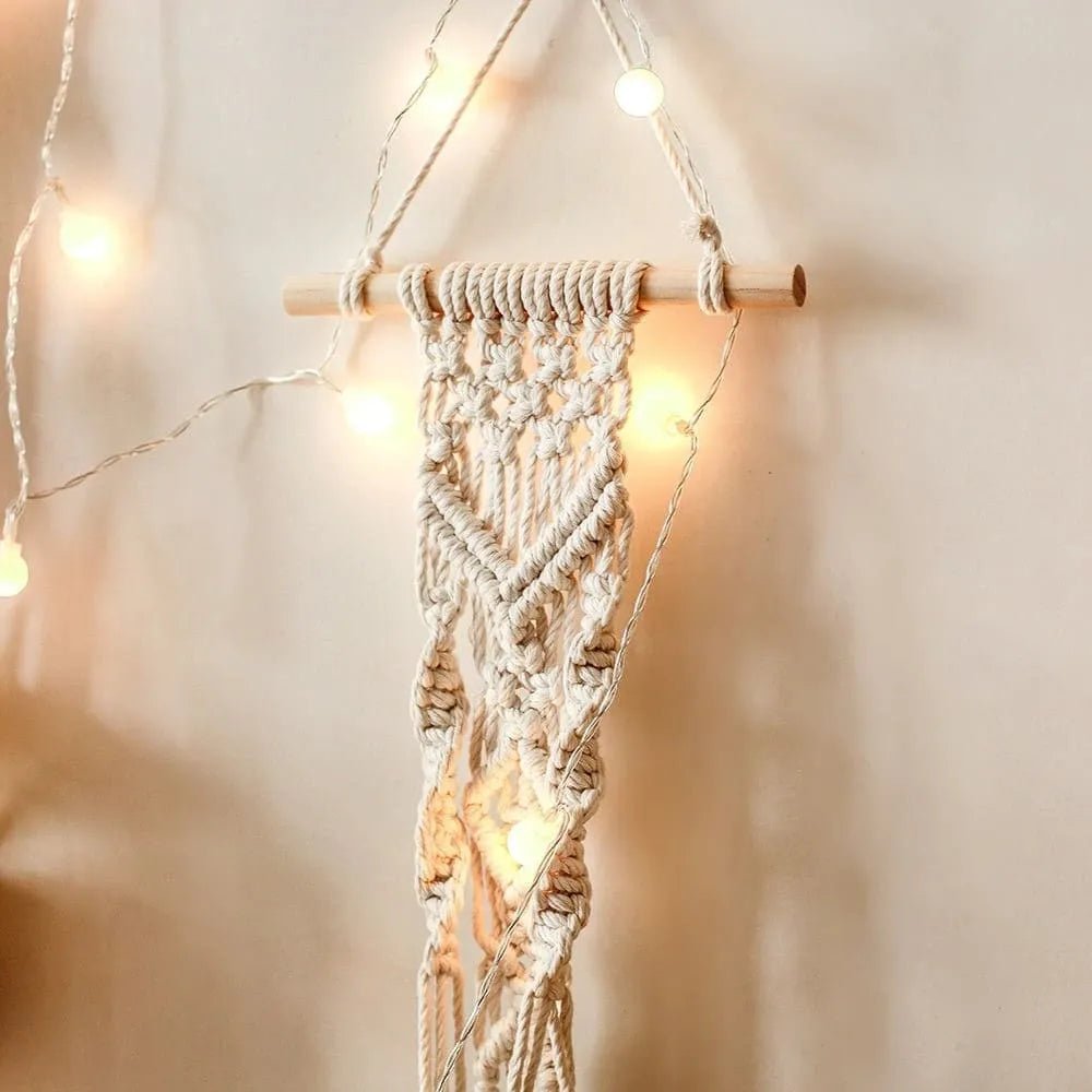 Simple macrame plant hanger